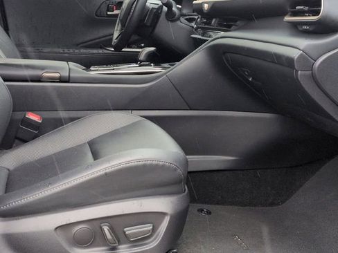 Certified 2024 Toyota Crown Platinum image 29