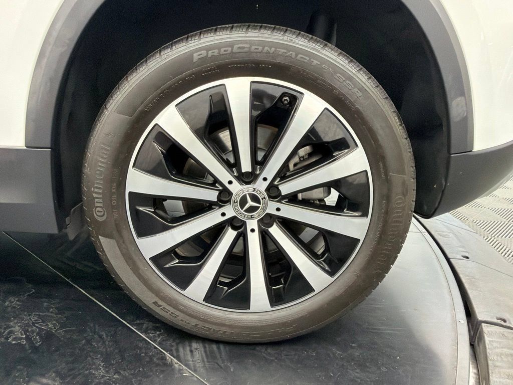 Used 2022 Mercedes-Benz GLA 250 w/ Premium Package Lite image 17
