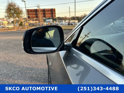 Used 2017 INFINITI QX30 AWD image 10