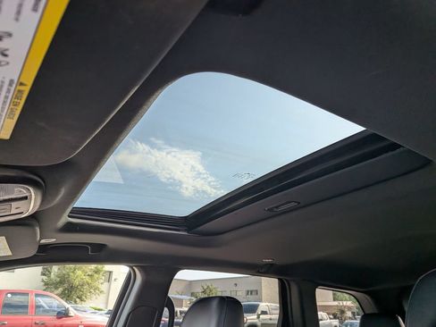 Used 2019 Jeep Grand Cherokee Altitude AWD/4WD image 18