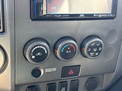 Used 2015 Nissan Titan S AWD/4WD image 23