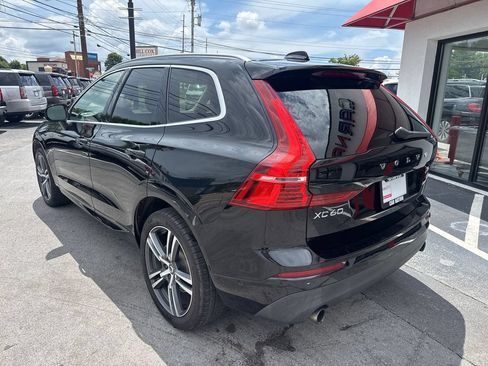 Used 2018 Volvo XC60 T5 Momentum w/ Vision Package AWD/4WD image 4