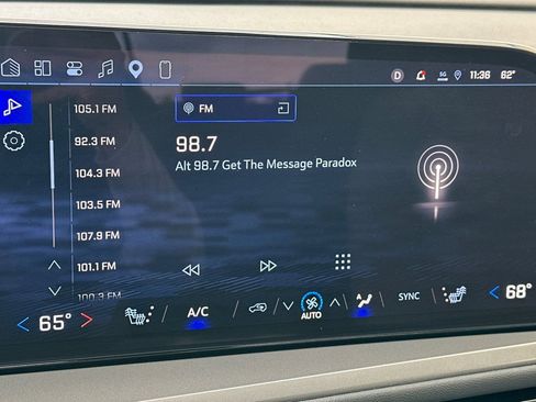 Used 2026 Chevrolet Traverse LT w/ Driver Confidence Package FWD image 26