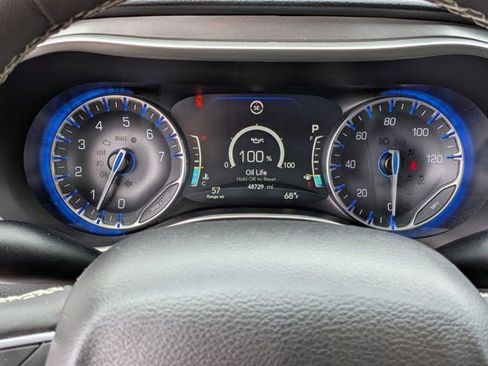 Used 2023 Chrysler Pacifica Touring-L FWD image 24