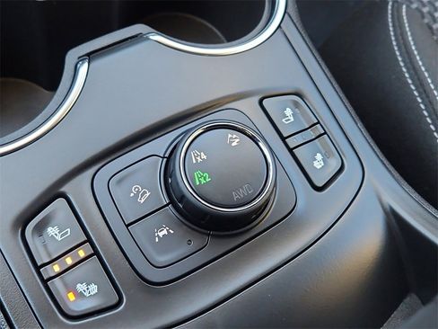 Used 2023 GMC Terrain SLE w/ Driver Convenience Package image 16