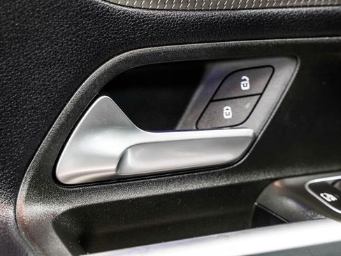 Used 2020 Mercedes-Benz GLB 250 image 43