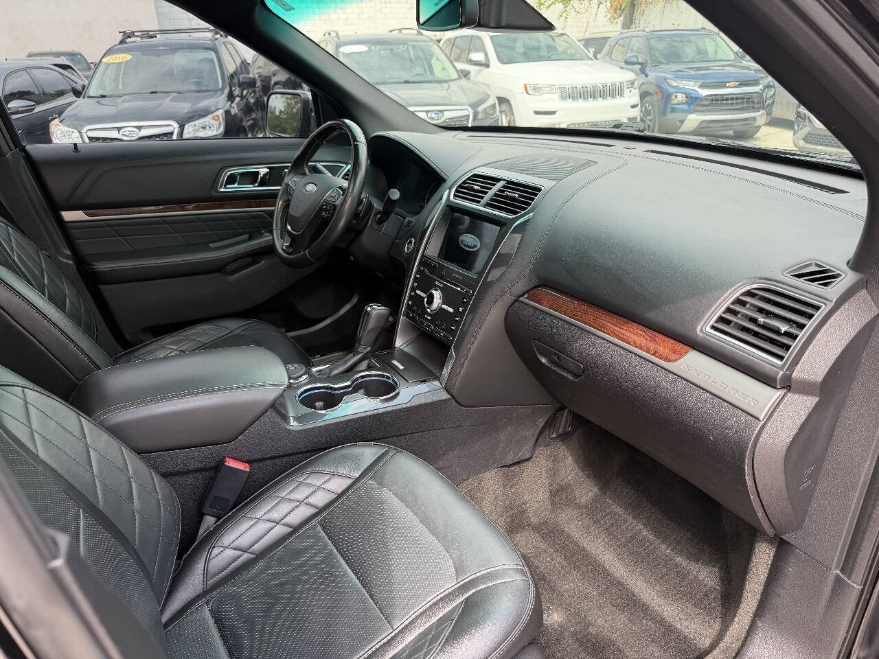 Used 2017 Ford Explorer Platinum AWD/4WD image 10