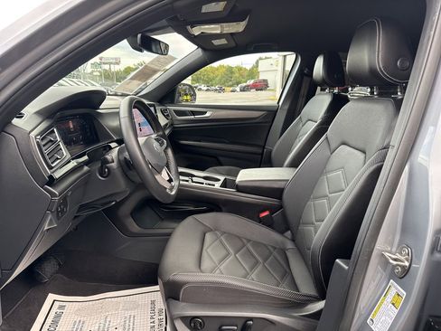 Used 2024 Volkswagen Atlas Cross Sport SE image 18