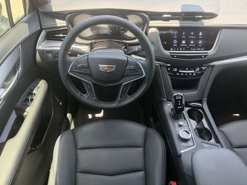 Certified 2025 Cadillac XT5 Luxury FWD image 14