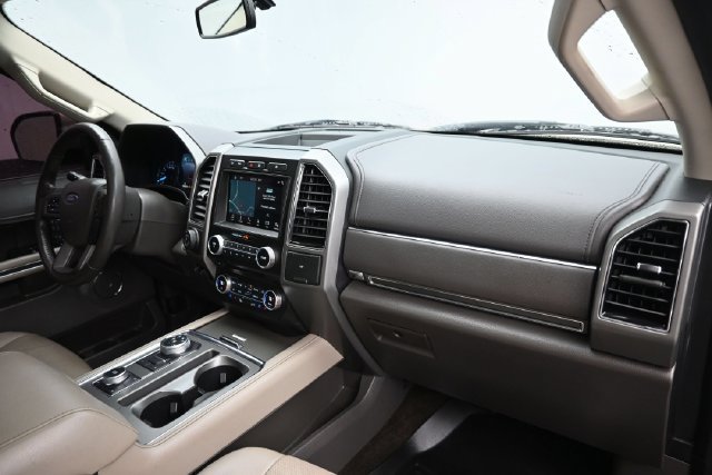 Used 2018 Ford Expedition Max XLT w/ Equipment Group 202A AWD/4WD image 9