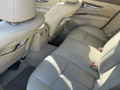 Used 2013 INFINITI M37 w/ Premium Pkg image 10
