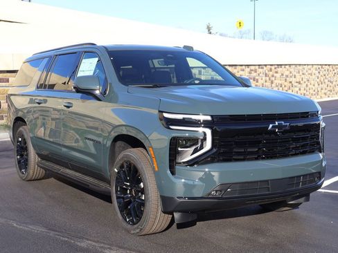 New 2026 Chevrolet Suburban RST image 10