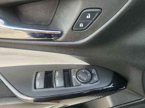 Used 2025 Chevrolet Trax LT image 14