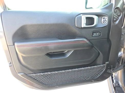 Used 2021 Jeep Wrangler Unlimited Rubicon w/ LED Lighting Group AWD/4WD image 12