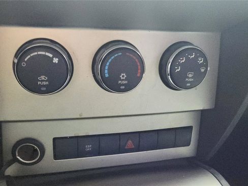 Used 2008 Dodge Nitro SXT image 32