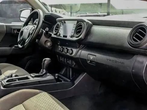 Used 2022 Toyota Tacoma SR image 14