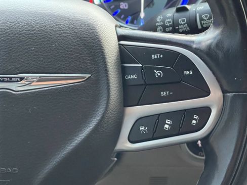 Used 2022 Chrysler Pacifica Limited image 33