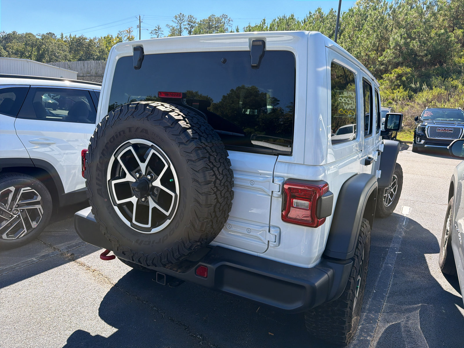 Used 2025 Jeep Wrangler Unlimited Rubicon w/ Convenience Group AWD/4WD image 3
