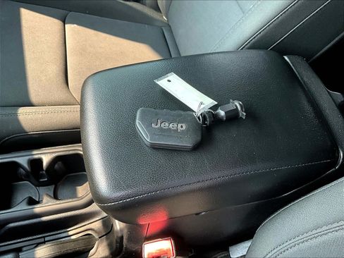 Used 2018 Jeep Wrangler Unlimited Sport AWD/4WD image 33