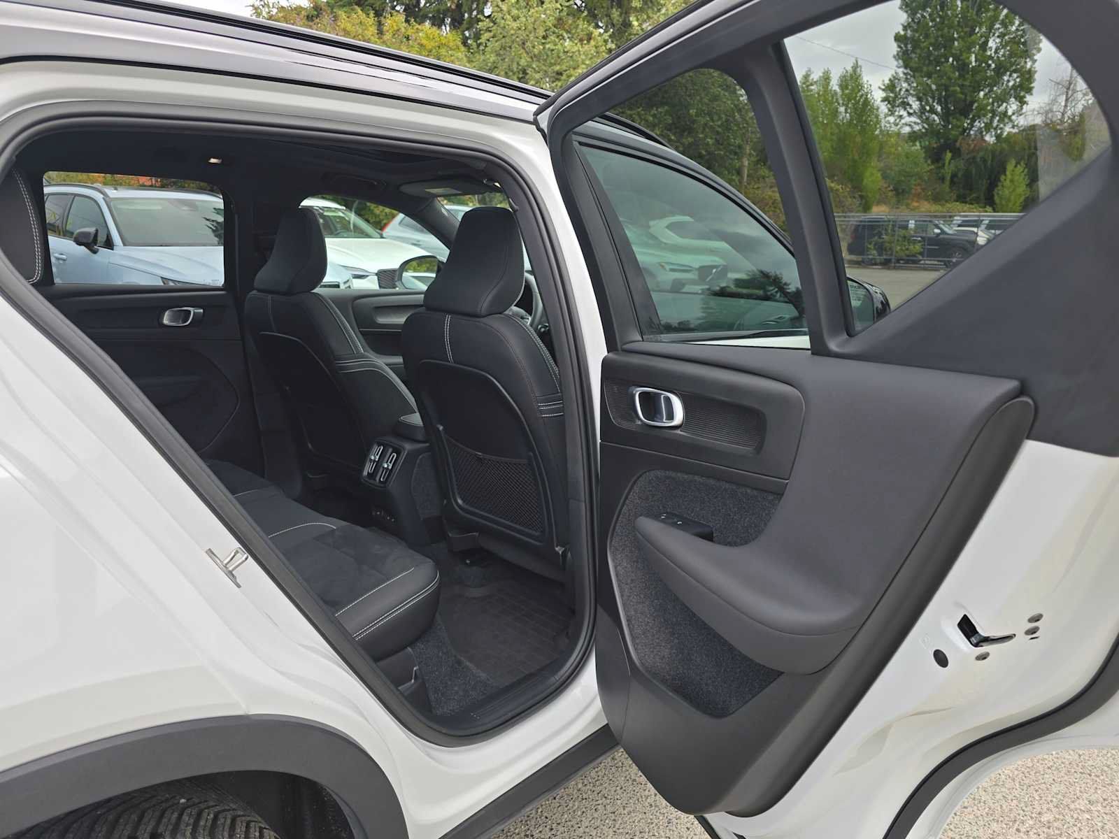 Certified 2023 Volvo XC40 Recharge Ultimate w/ Protection Package Premier AWD/4WD image 14