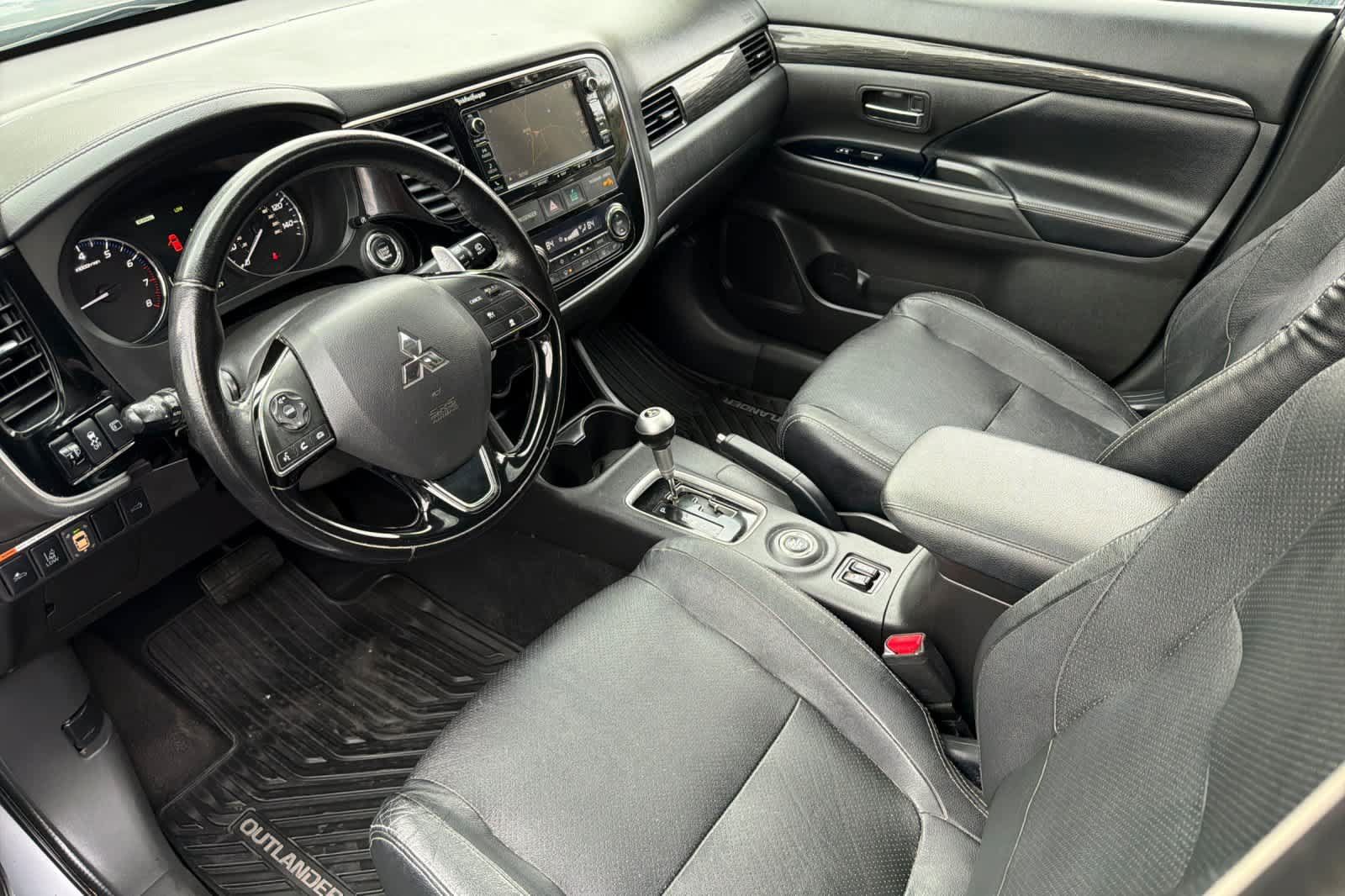 Used 2016 Mitsubishi Outlander GT AWD/4WD image 13
