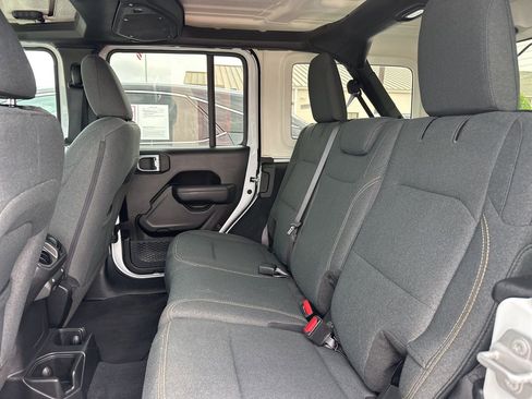 Used 2025 Jeep Wrangler Unlimited Sport AWD/4WD image 12