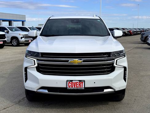 Used 2024 Chevrolet Suburban LT image 3