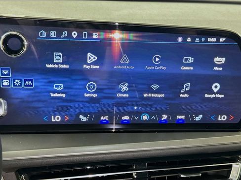 Certified 2025 Chevrolet Traverse LT FWD image 13