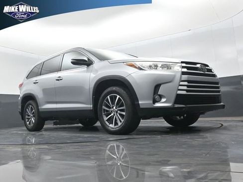 Used 2019 Toyota Highlander XLE image 17