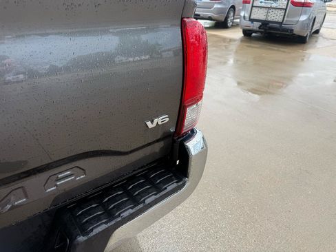 Used 2019 Toyota Tacoma TRD Off-Road AWD/4WD image 20