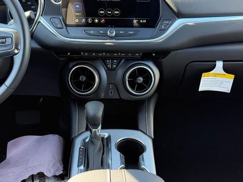 Used 2025 Chevrolet Blazer LT image 15