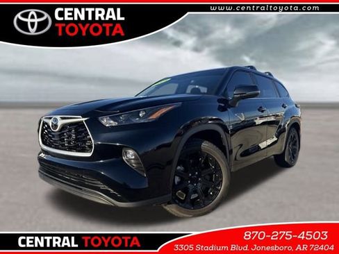 Used 2024 Toyota Highlander LE image 1