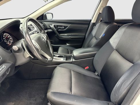 Used 2017 Nissan Altima 2.5 SR w/ Midnight Edition Package FWD image 17