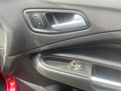 Used 2019 Ford Escape SEL image 16