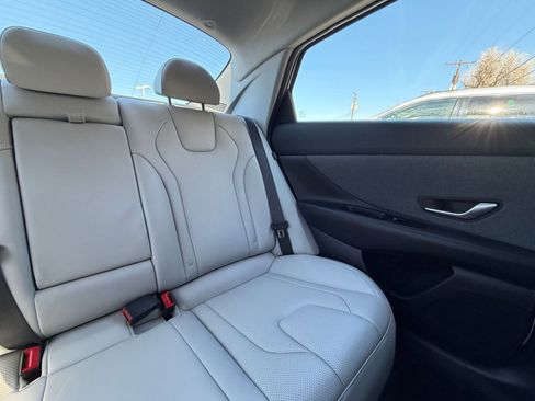 Used 2025 Hyundai Elantra Limited image 37