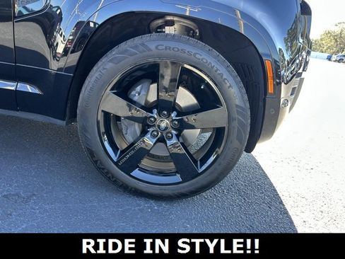 Used 2024 Land Rover Defender 90 X-Dynamic SE image 8