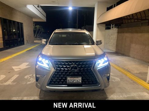 Used 2022 Lexus GX 460 Premium w/ Premium Package image 2