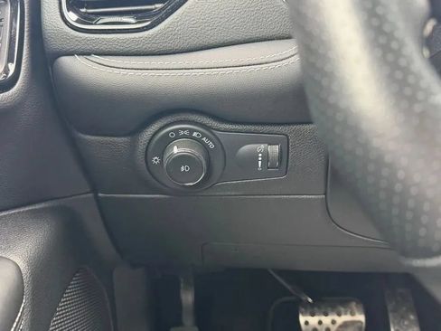 Used 2022 Dodge Durango SRT w/ Technology Group AWD/4WD image 14