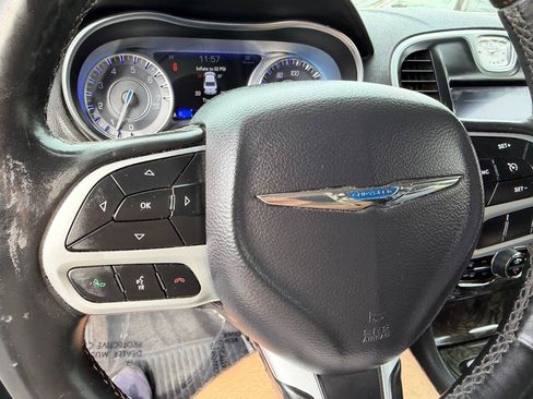 Used 2019 Chrysler 300 Limited RWD image 34