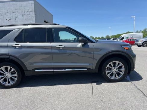 Used 2023 Ford Explorer XLT w/ Equipment Group 202A AWD/4WD image 9