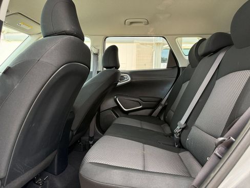 Used 2025 Kia Soul LX w/ LX Technology Package FWD image 25