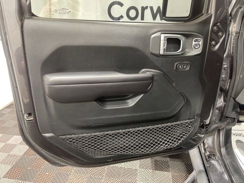 Used 2018 Jeep Wrangler Unlimited Rubicon image 16