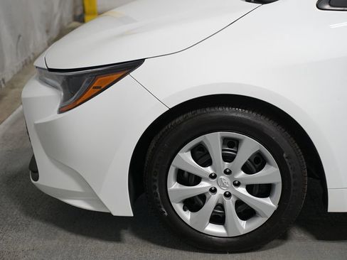 Certified 2025 Toyota Corolla LE FWD image 5