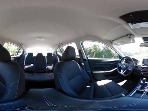 Used 2025 Nissan Altima 2.5 SV FWD image 41