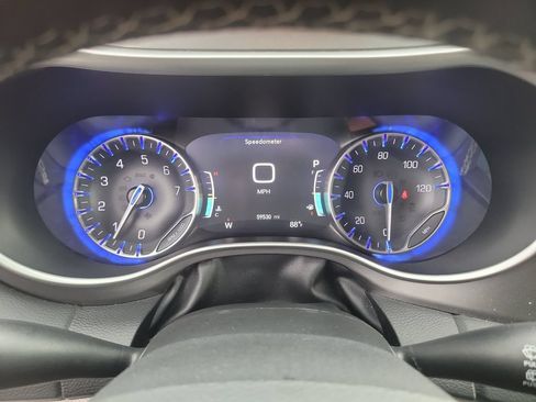 Used 2023 Chrysler Pacifica Touring-L FWD image 34
