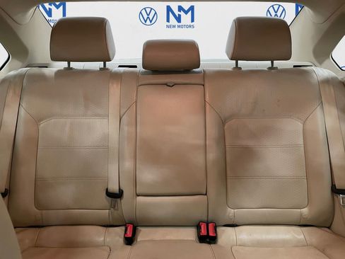 Used 2013 Volkswagen Passat TDI SE image 13