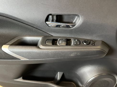 Used 2021 Nissan Kicks SV image 18