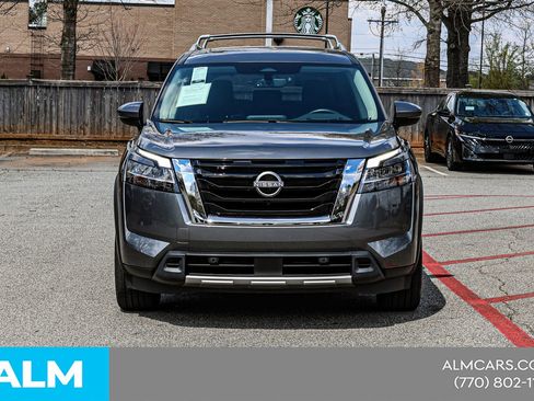 Used 2024 Nissan Pathfinder Platinum w/ Cargo Package AWD/4WD image 12