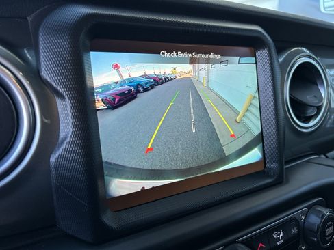 Used 2023 Jeep Wrangler Unlimited Sahara AWD/4WD image 19