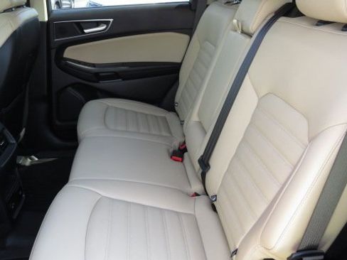 Certified 2022 Ford Edge SEL w/ Convenience Package image 6